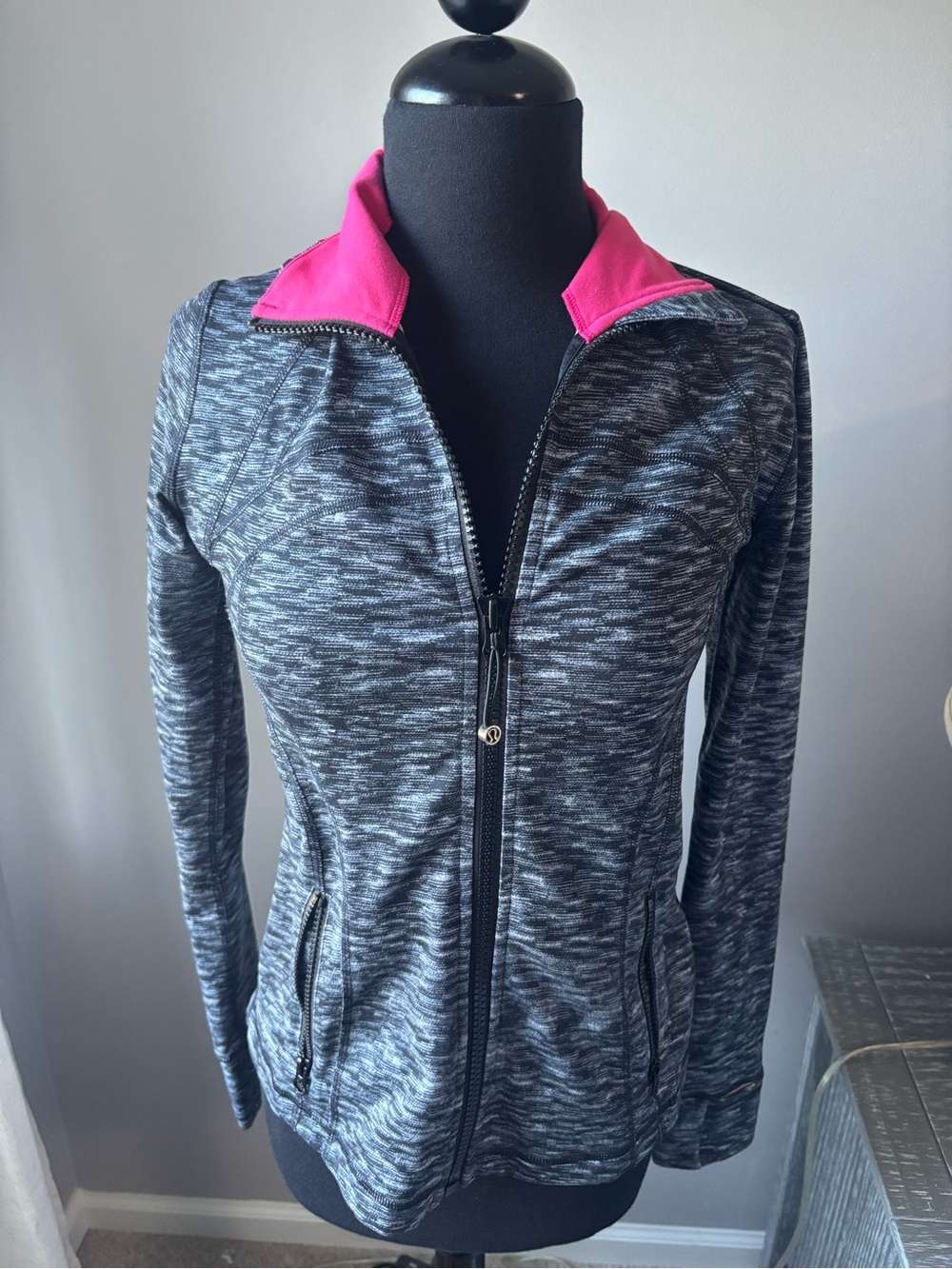Lululemon align Women’s Gray Heather Zip Jacket with Pink Trim